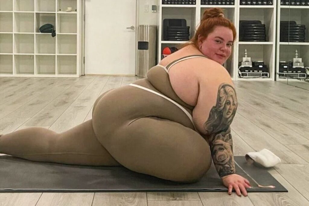 Tess Holliday responds to critics labeling her as unhealthy by posting intense workout videos